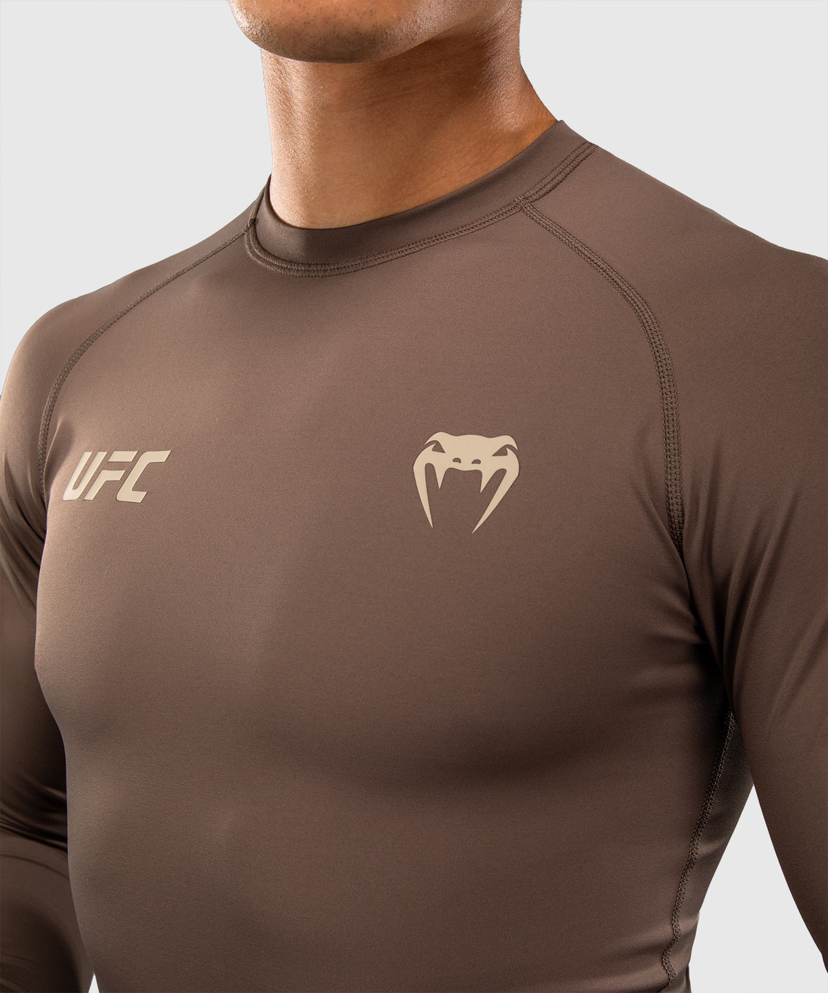 Venum UFC Unity by Venum Authentic Fight Week Rashguard Tecnica a Maniche Lunghe da Uomo - Marrone