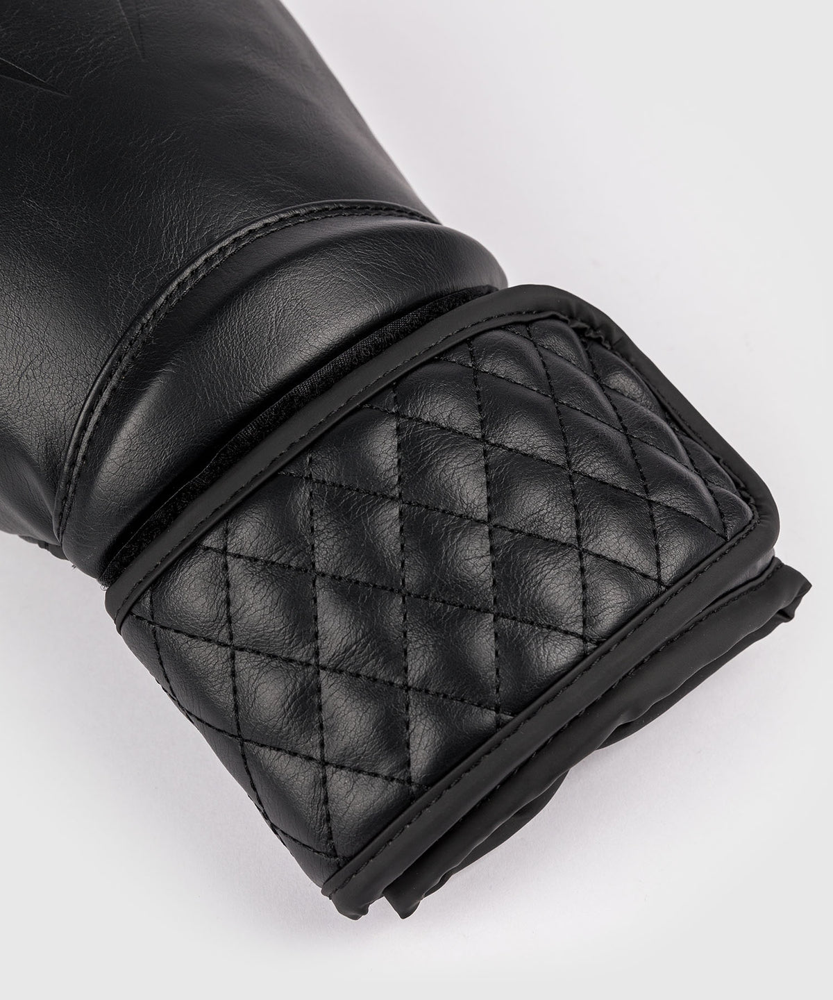 Venum Impact Classic Boxhandschuhe - Schwarz